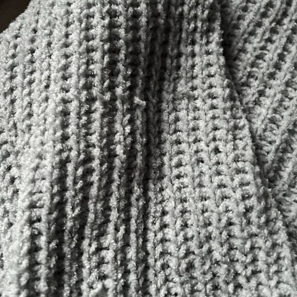 Super Soft Express Women's Grey V-Neck Sweater Fuzzy & Cozy – Size M - Picture 5 of 6